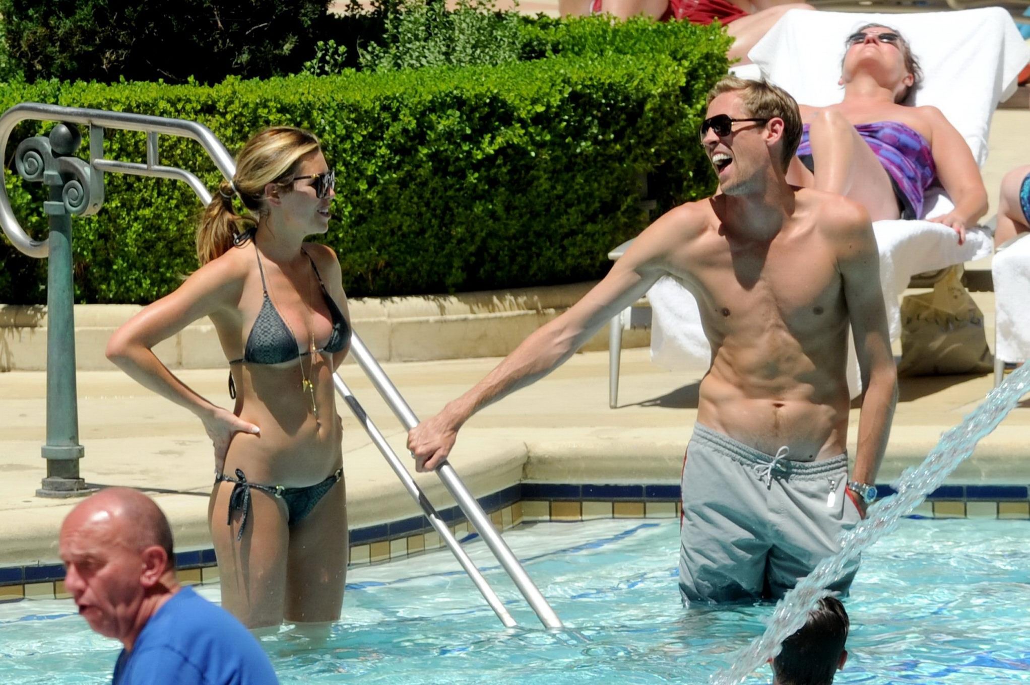Abigail Clancy montre son corps en bikini à la piscine de Las Vegas.
 #75193904