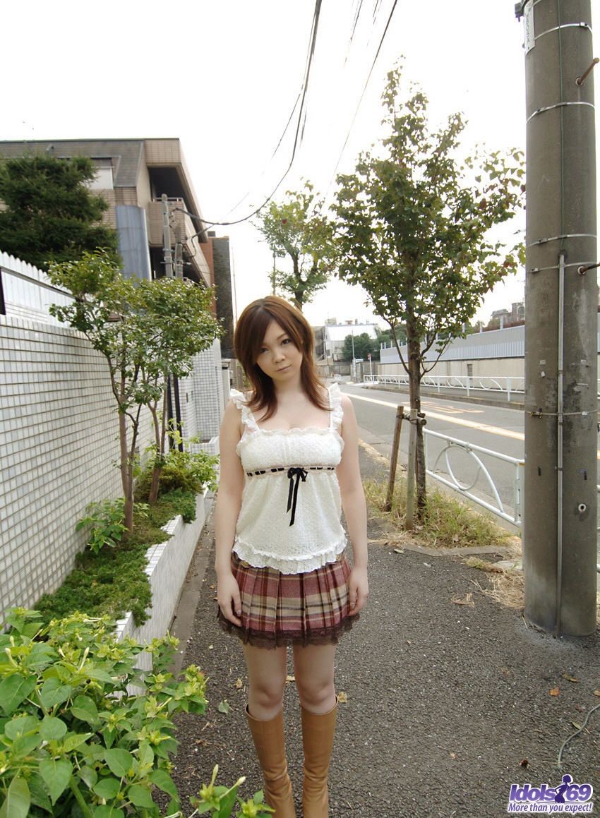Una chica japonesa muy sexy en lencería
 #69847297