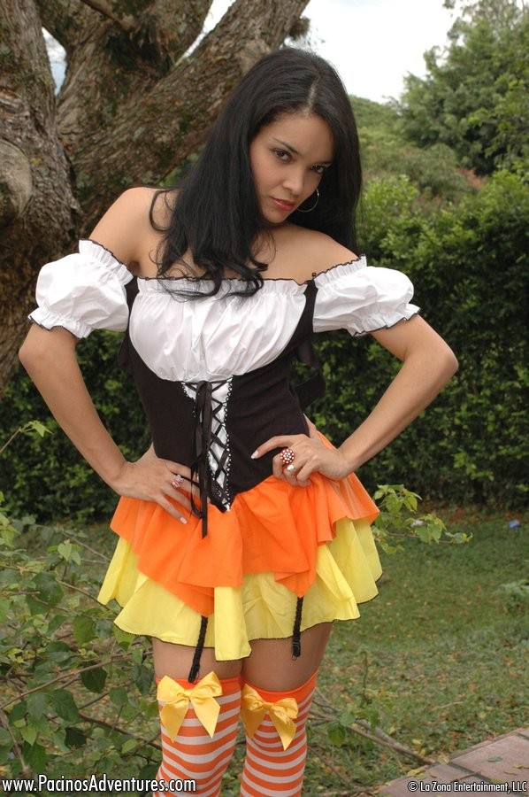 Savanna macht Halloween sehr unanständig
 #77950198