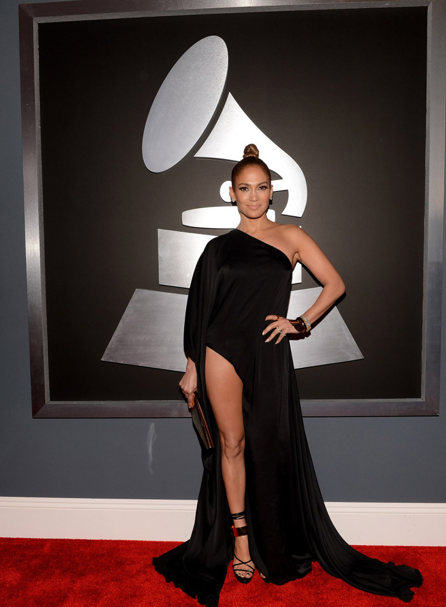 Jennifer Lopez sieht sexy in schwarzem Kleid aus
 #75241403