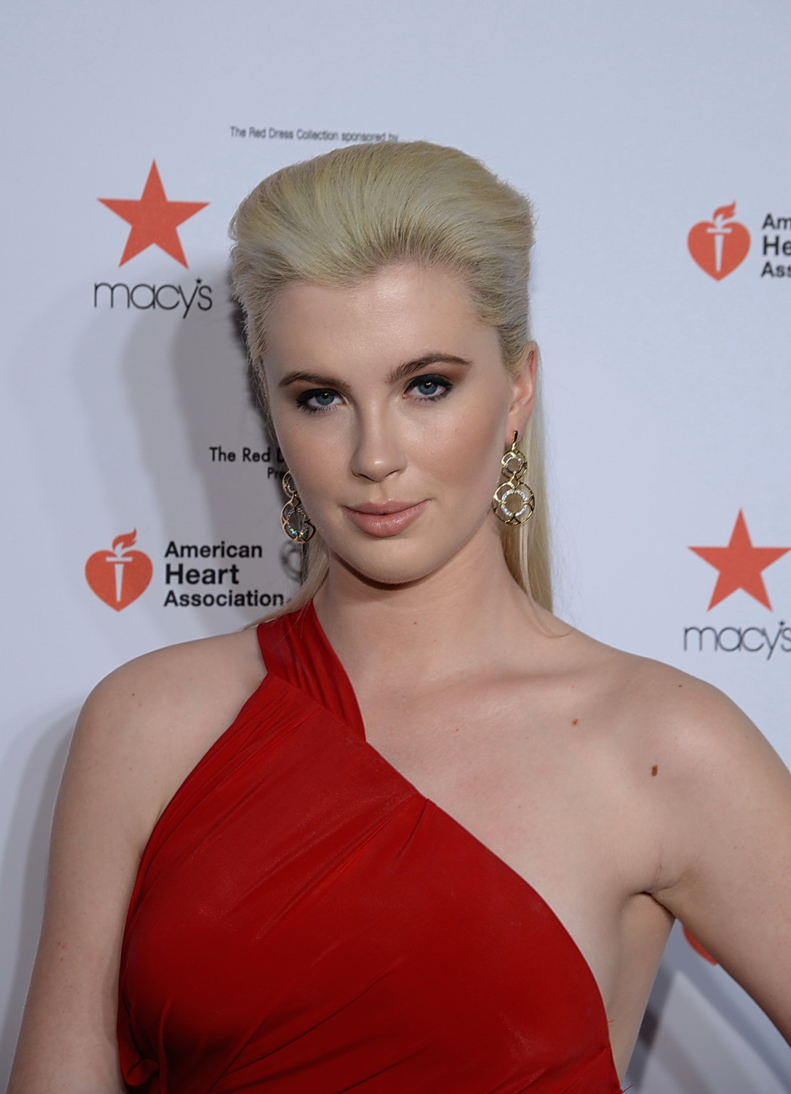 Ireland Baldwin braless in a revealing dress at The Heart Truth Red Dress Collec #75205050
