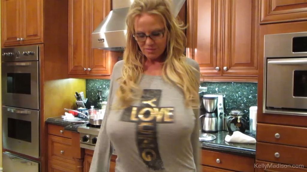 Milf Kelly Madison does the kitchen and her hubby #77524302