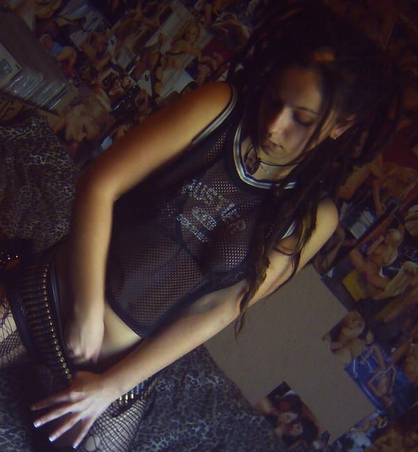 Rubia en un primer plano del coño
 #68236589