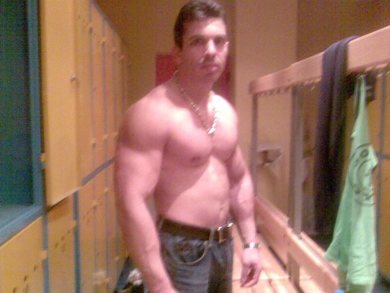 Photos de nu d'un bodybuilder mexicain.
 #76944023