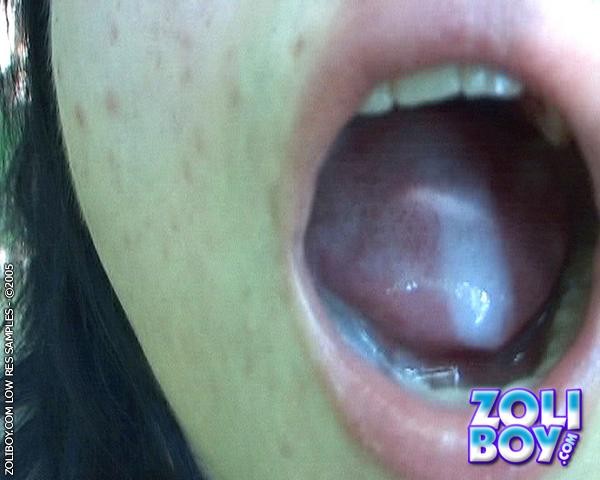 Puta meando y chupando una polla al aire libre
 #76569268