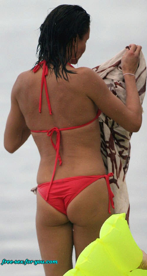 Cameron Diaz posing sexy in bikini and in topless #75435254