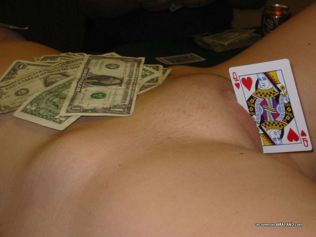 Foto calde di lesbiche amatoriali kinky che giocano a poker e scopano
 #71566860