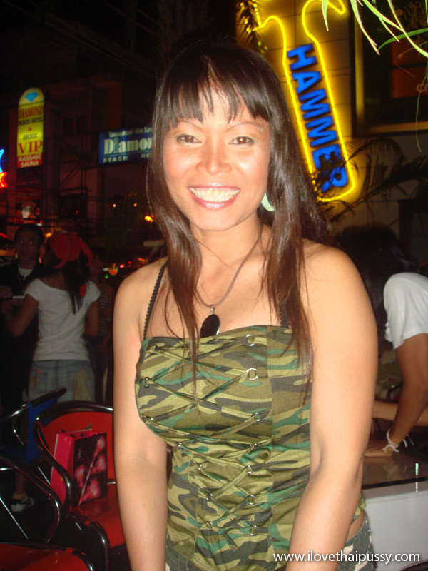 Dirty thai bargirl hookers abgeholt von einem geilen Sex-Touristen
 #69919338