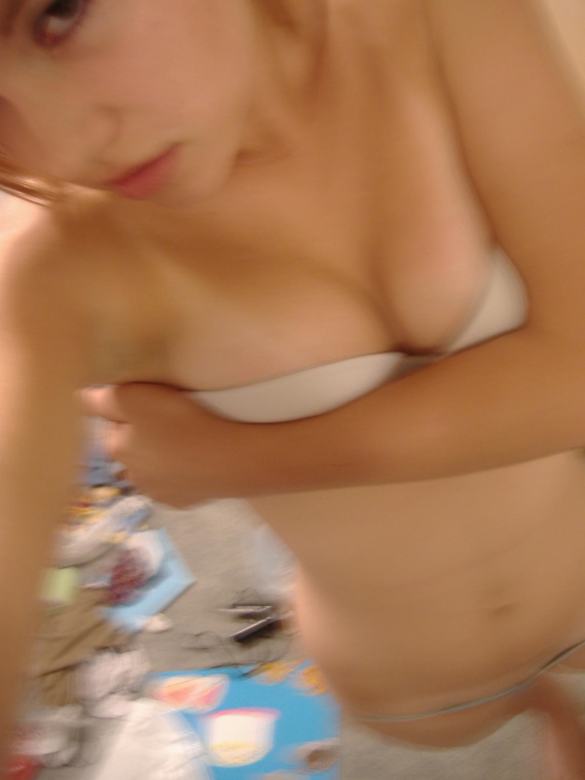 Amateur-Selfie-Teens zeigen ihre Körper
 #77075568