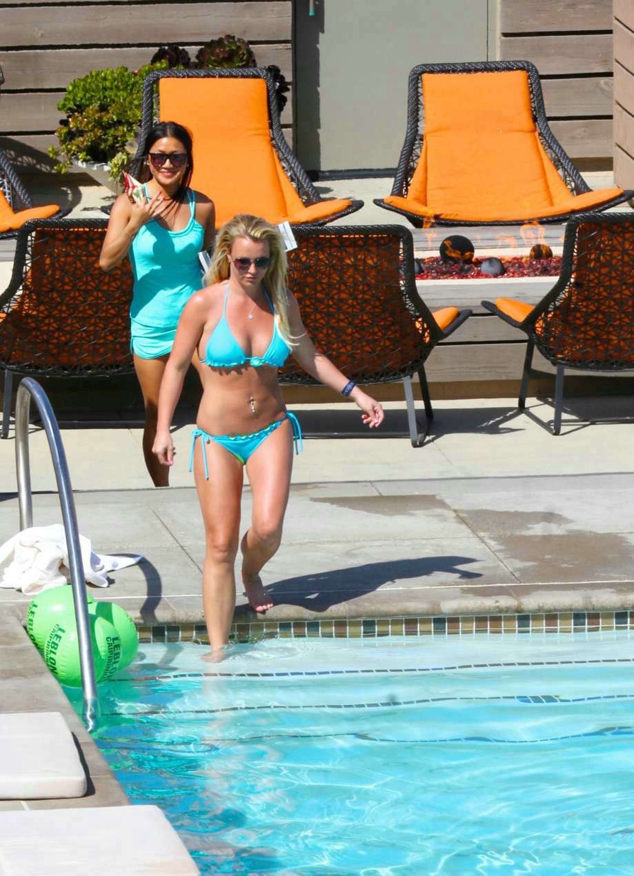 Britney Spears  see her perfect tits through  paparazzi shoots #75191506