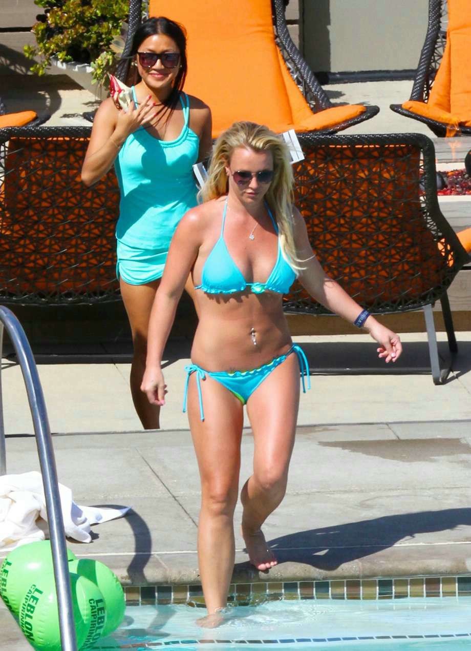 Britney Spears  see her perfect tits through  paparazzi shoots #75191515
