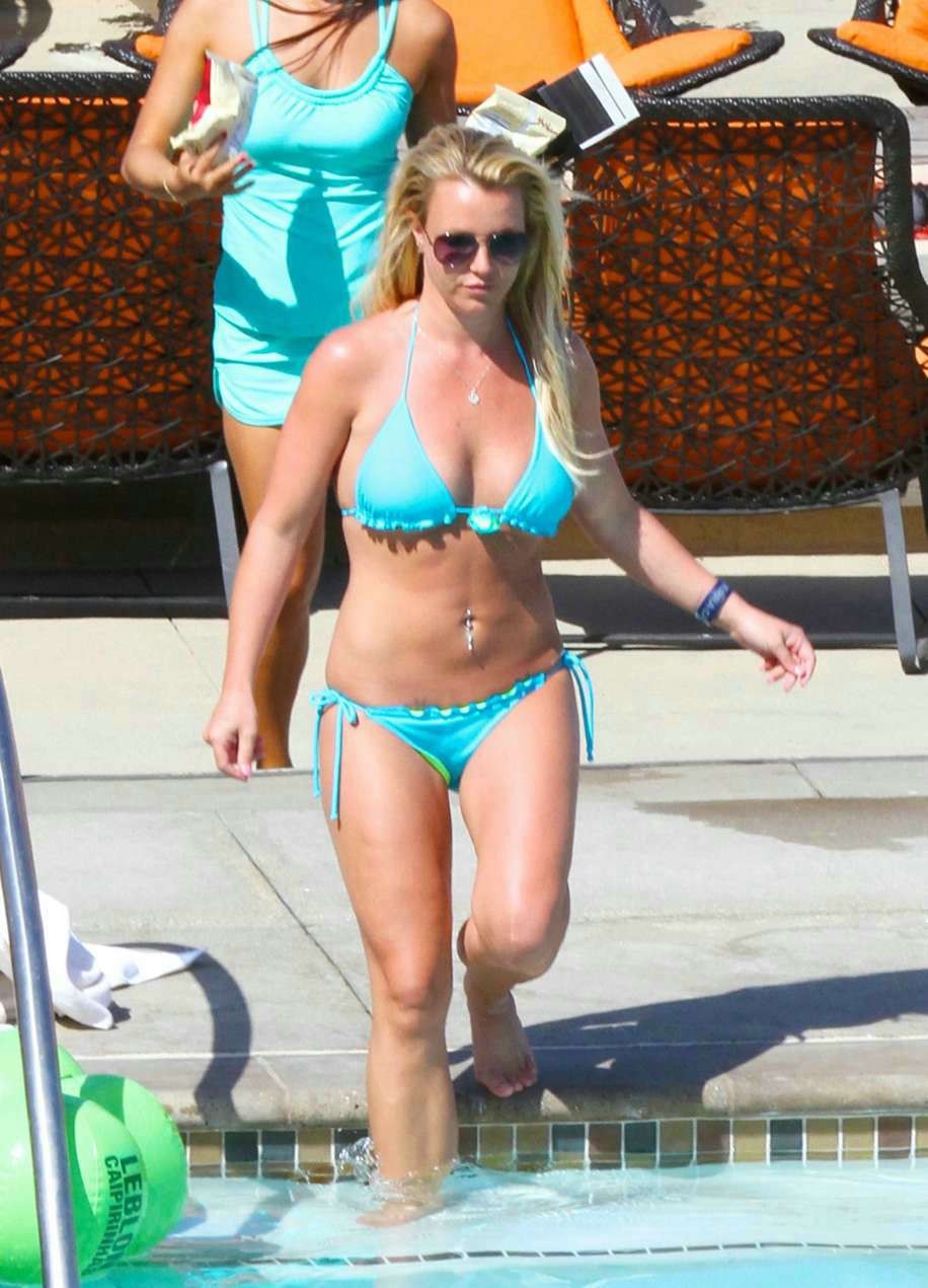 Britney Spears  see her perfect tits through  paparazzi shoots #75191519
