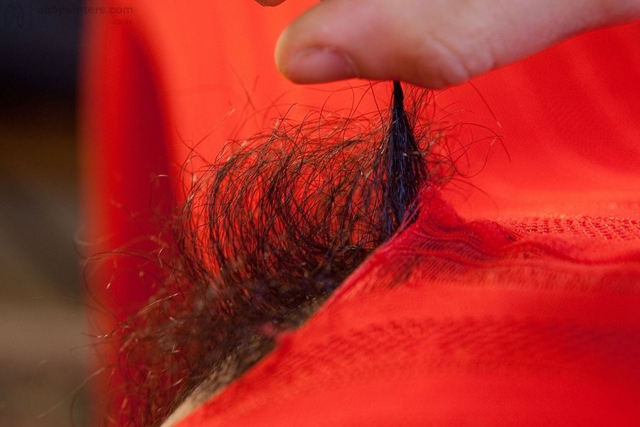 Ragazza asiatica pelosa si strappa i collant per mostrare la sua figa
 #69889539