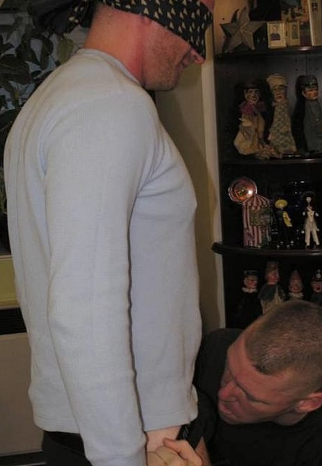 Pareja madura disfrutando de una chupada y un rimming caliente en un salón
 #76948007