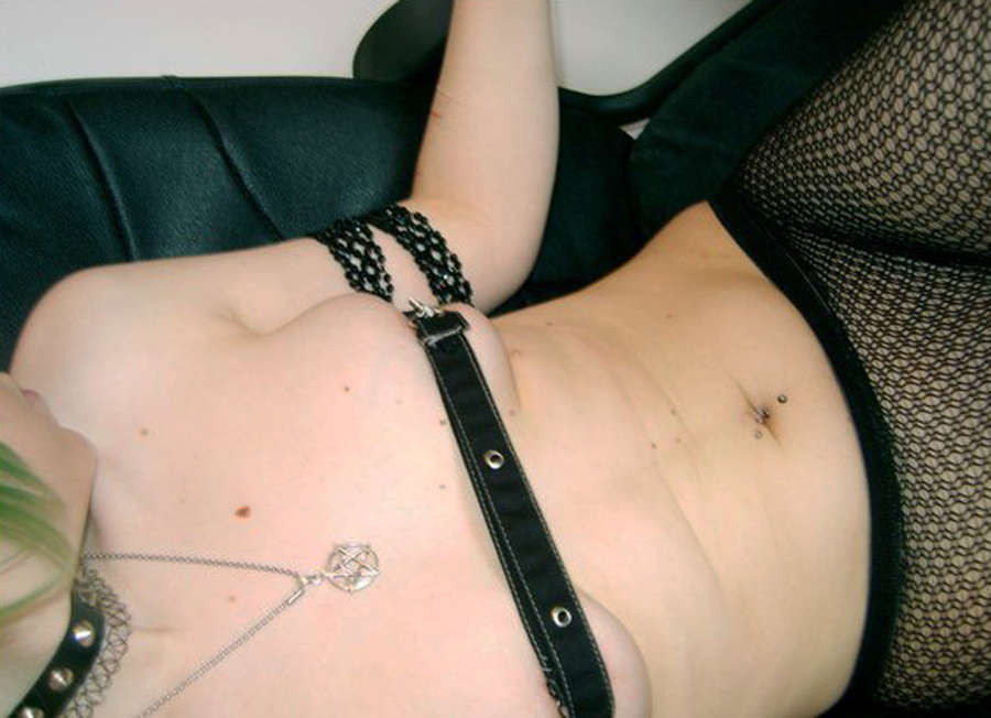 ランダムなアマチュアシーンの雌犬の写真
 #67639300