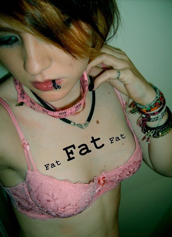 ランダムなアマチュアシーンの雌犬の写真
 #67639334