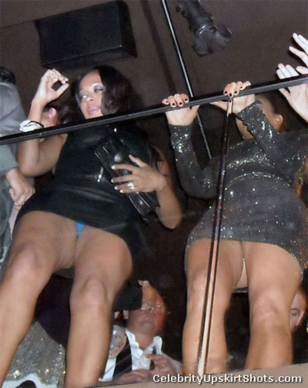 Kim kardashian upskirt fotos und sexy arsch im minirock
 #75359975