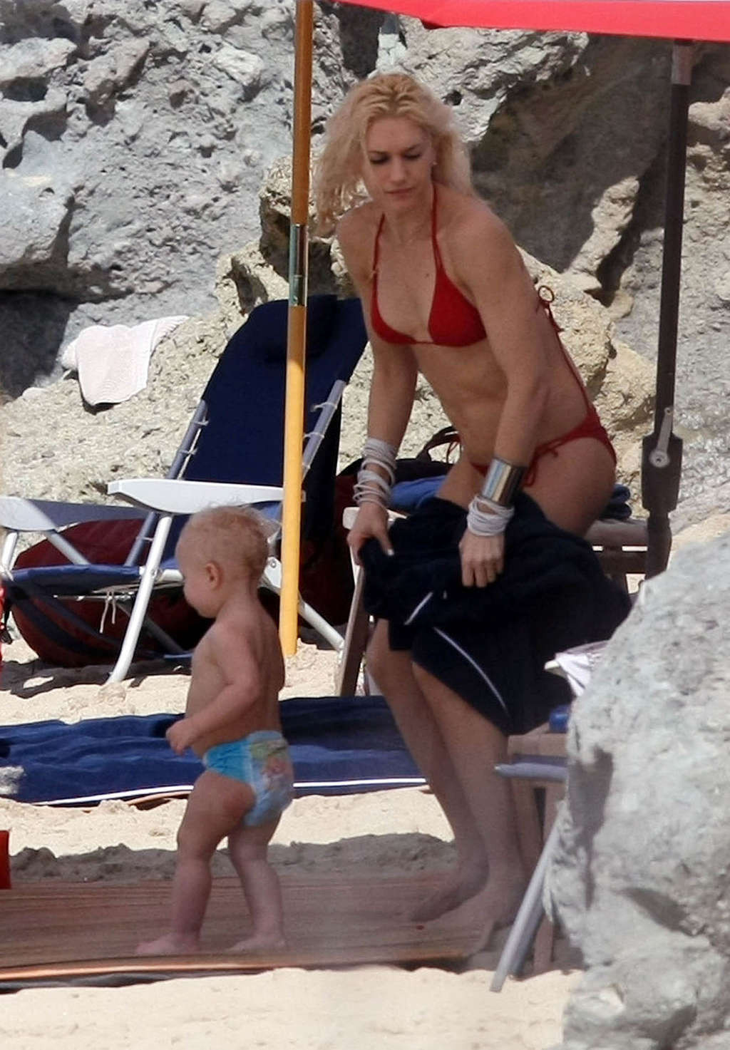 Gwen Stefani showing sexy ass and nice body in bikini on beach #75365314