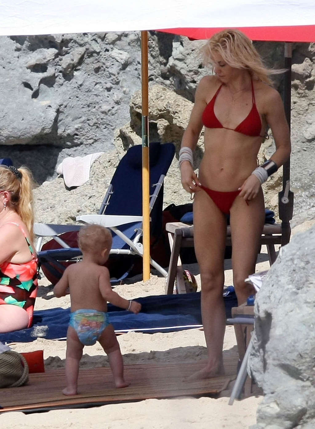 Gwen Stefani showing sexy ass and nice body in bikini on beach #75365322