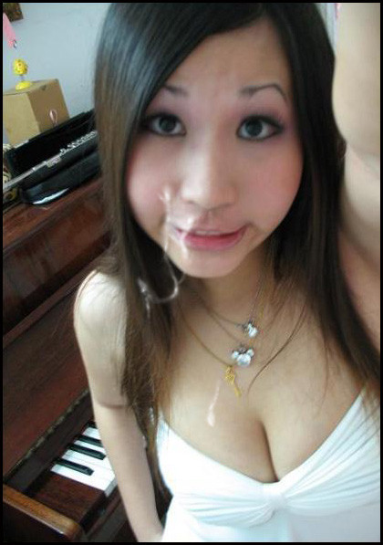 Echte Amateur asiatische Teenager Freundin Gesichts Cumshots
 #69949418