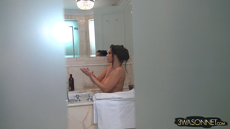 バスルームに隠されたエワ・ソネットのカメラ
 #71647998