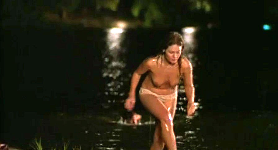 Beverly dangelo zeigt ihre schönen großen Titten in nackten Filmkappen
 #75400212