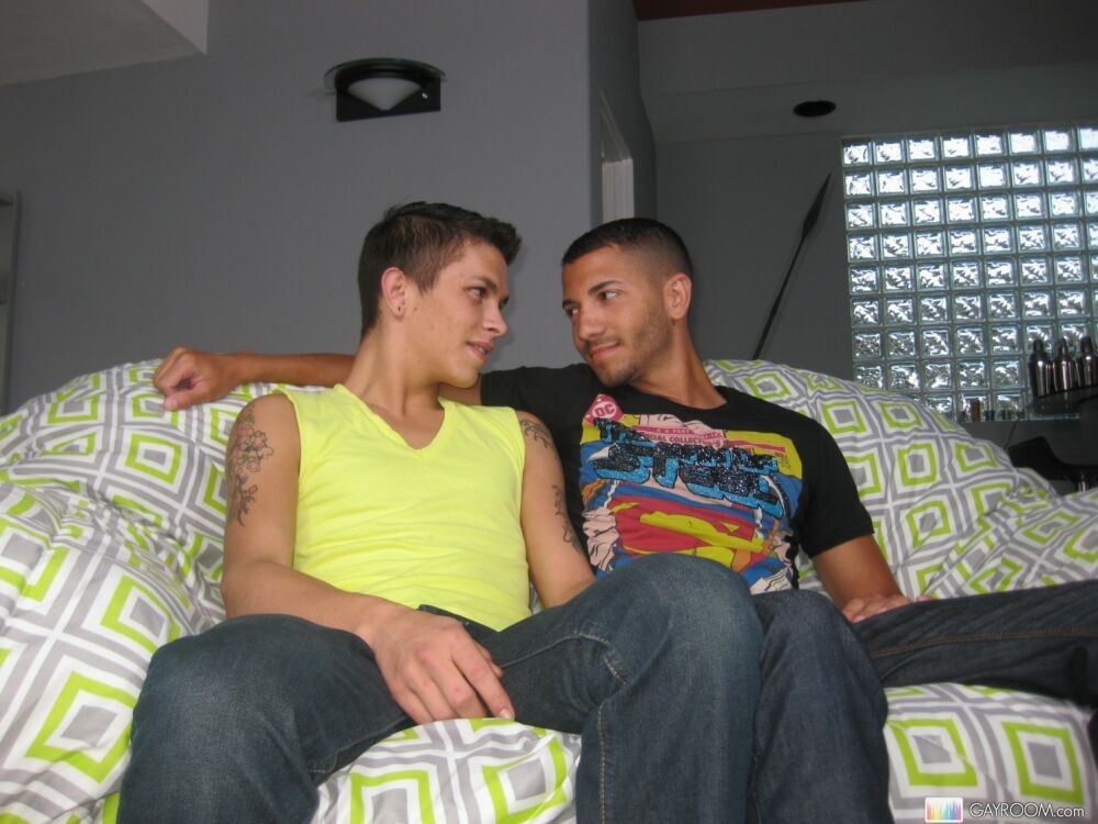 Horny amateur gays posing and fucking gallery 2 #76932987