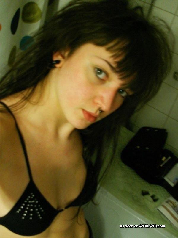 Compilation d'emo coquines posant sexy en webcam
 #75698990