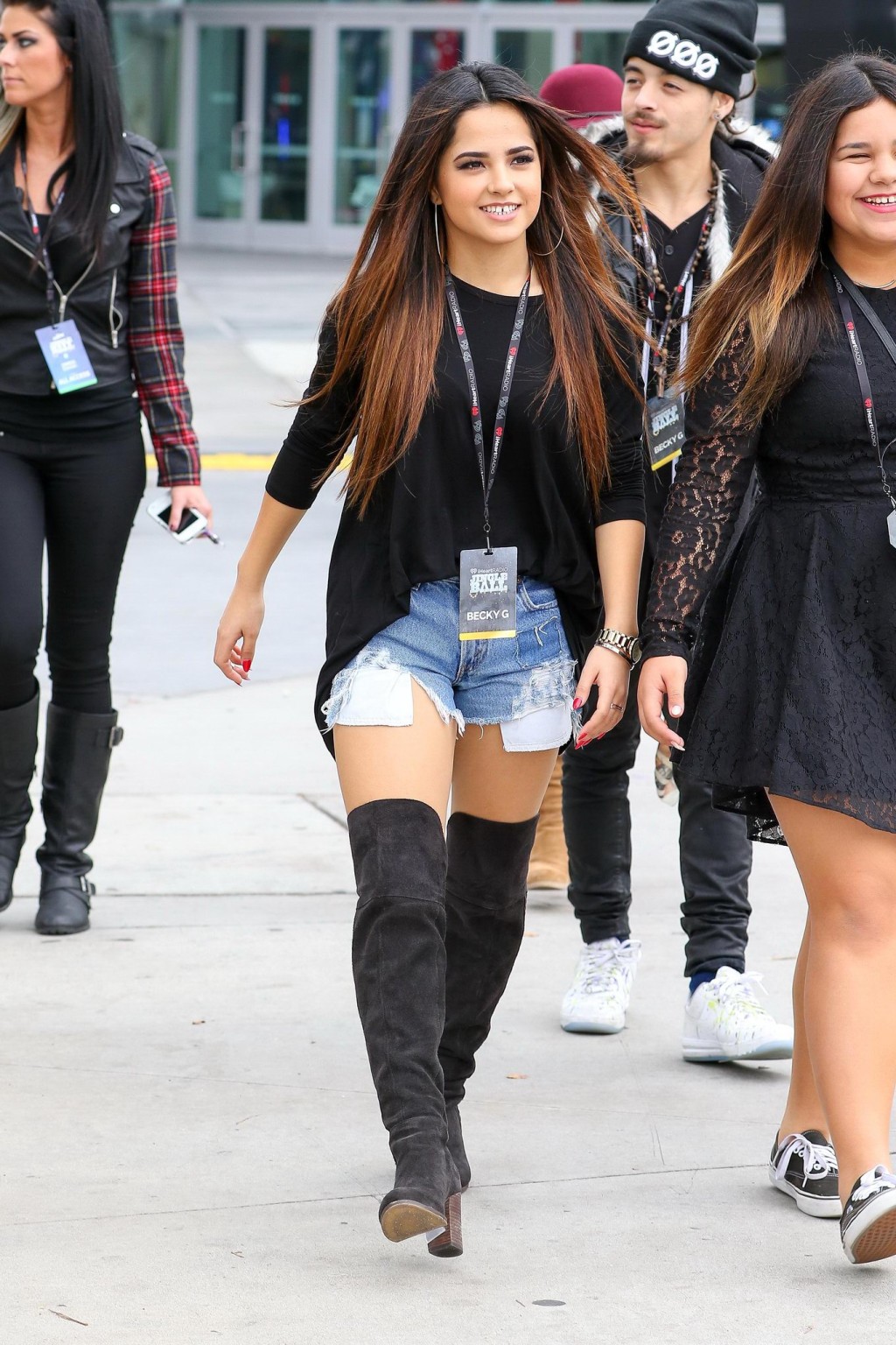 Becky g leggy indossando stivali hotpants fuckme al centro staples a la
 #75178778