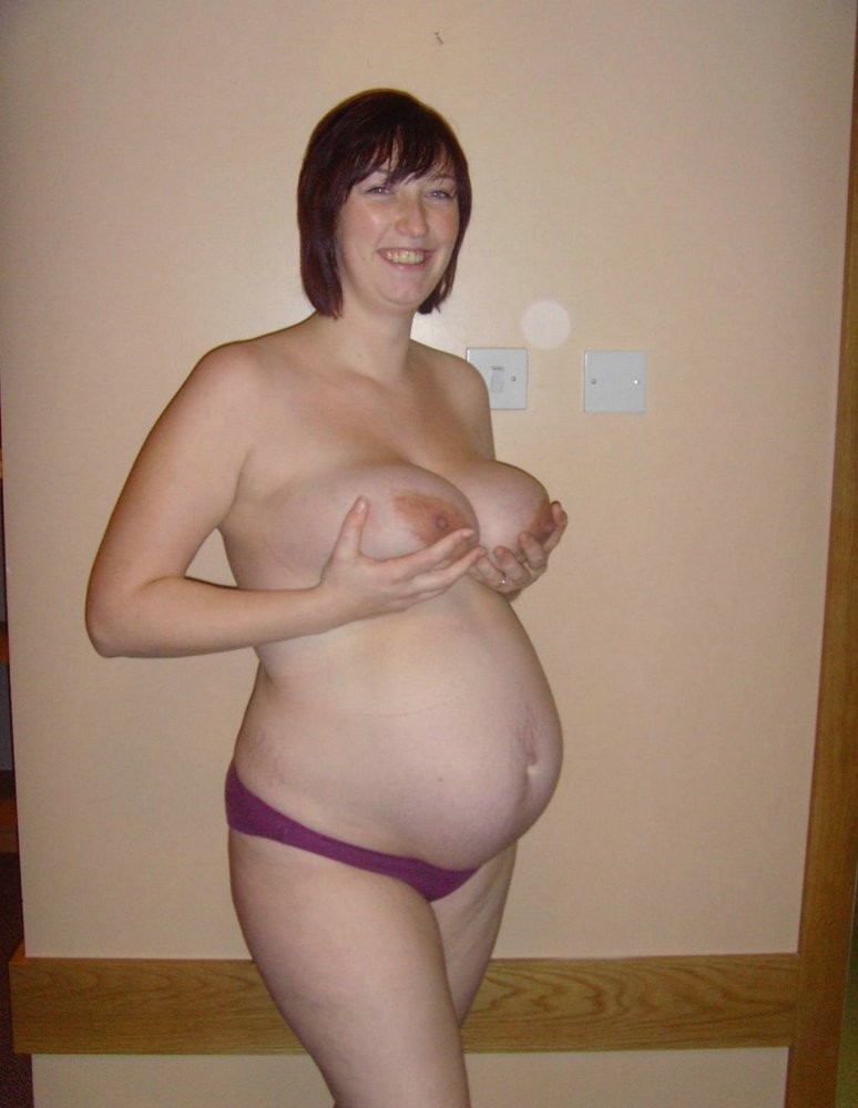 Photos nues de femmes enceintes
 #67702480