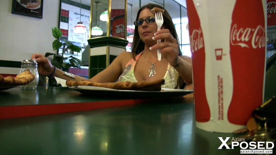 Rachel Roxxx has fun flashing her pussy and boobs at lunch! #70473945