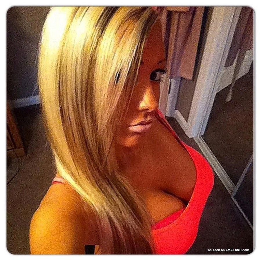 Rubia fucktoy autofoto en varios ropa sexy
 #67643747