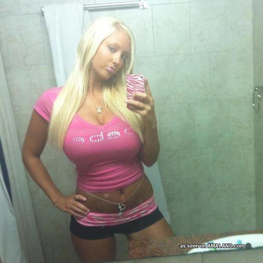 Rubia fucktoy autofoto en varios ropa sexy
 #67643777