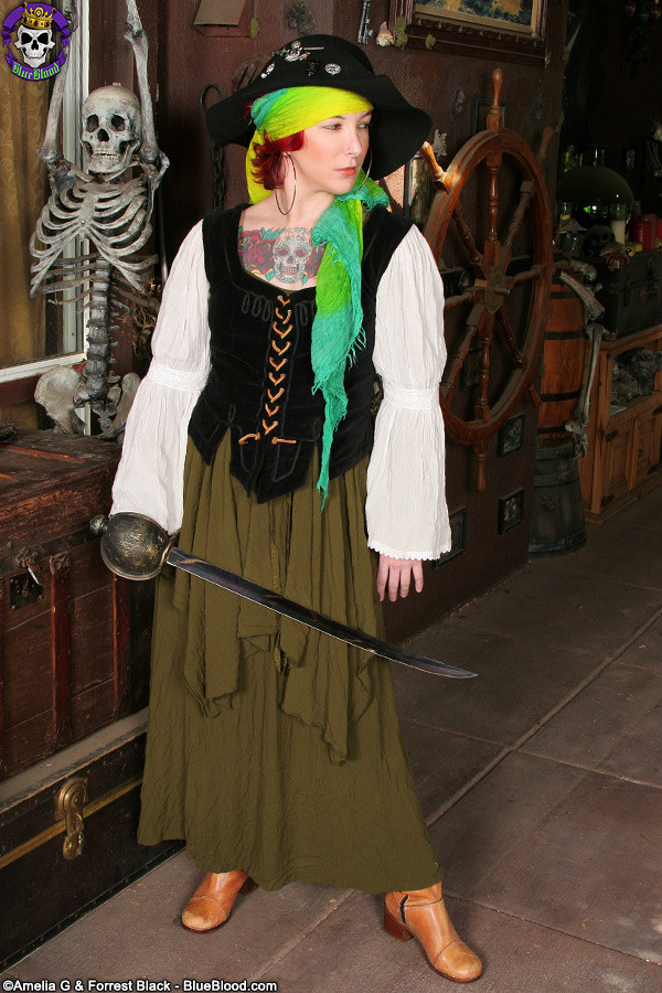 Zelda, la pirata tatuada de capa y espada
 #67605618