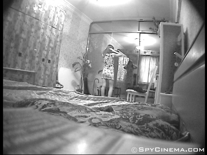 Images de voyeur d'une fille nue dans sa chambre à coucher
 #79354588