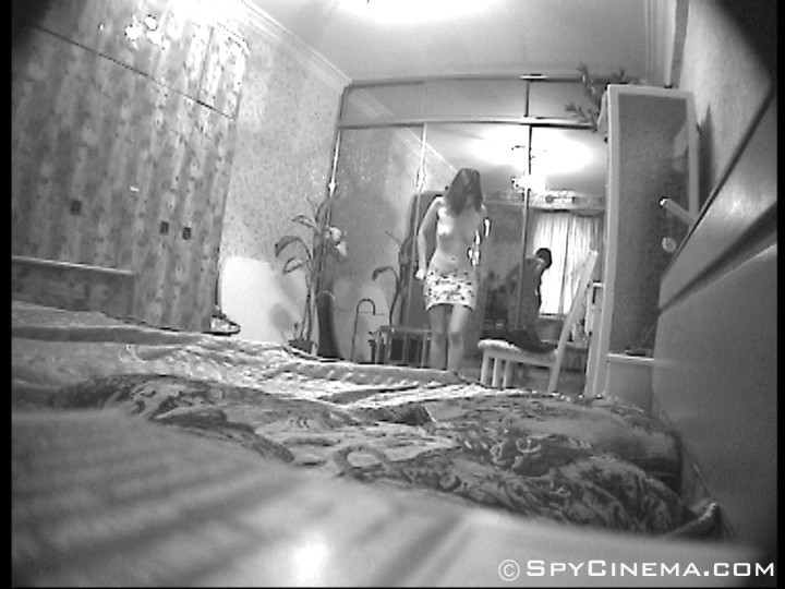 Images de voyeur d'une fille nue dans sa chambre à coucher
 #79354596