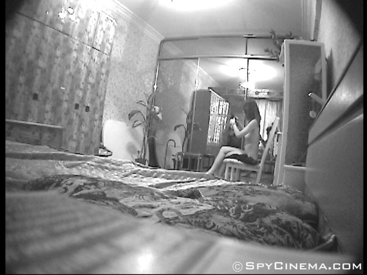 Scatti voyeur di una ragazza nuda nella sua camera da letto
 #79354616