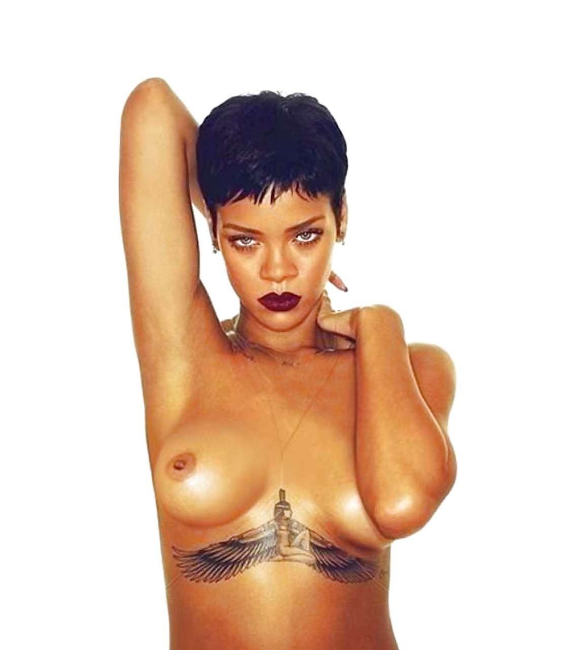 Rihanna exponiendo su cuerpo totalmente desnudo en fotos privadas
 #75247766