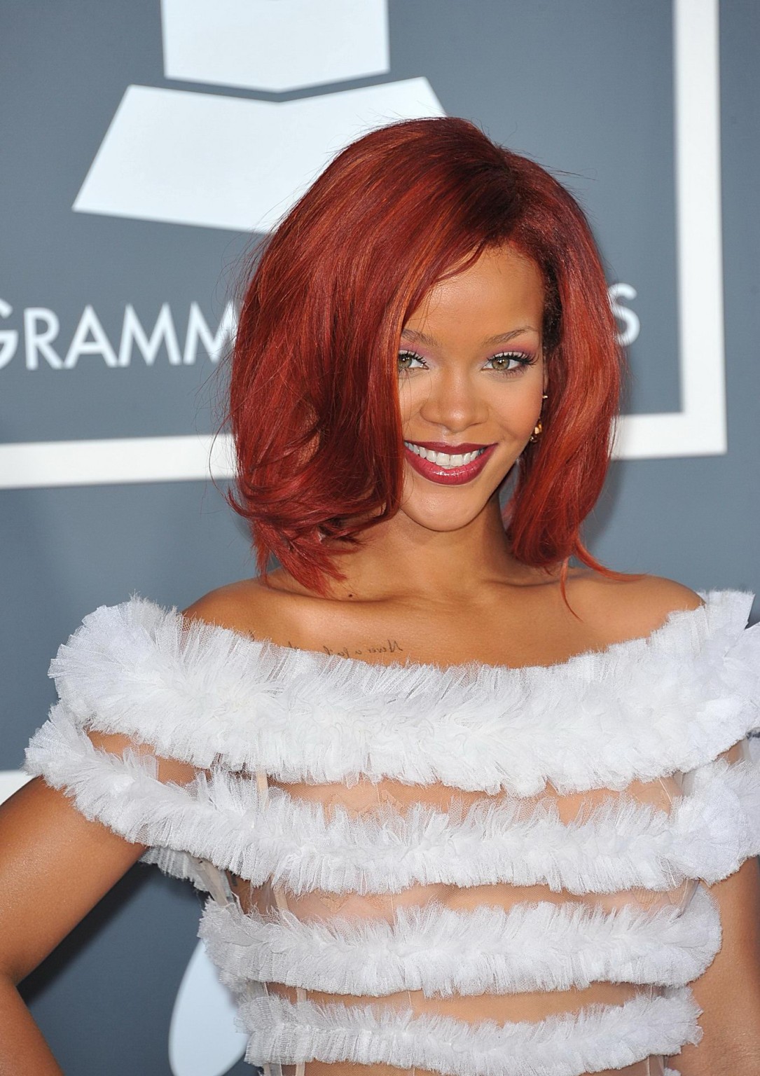 Rihanna porte une robe transparente avec des autocollants sur les tétons aux 53e Grammy Awards à La Havane.
 #75317670
