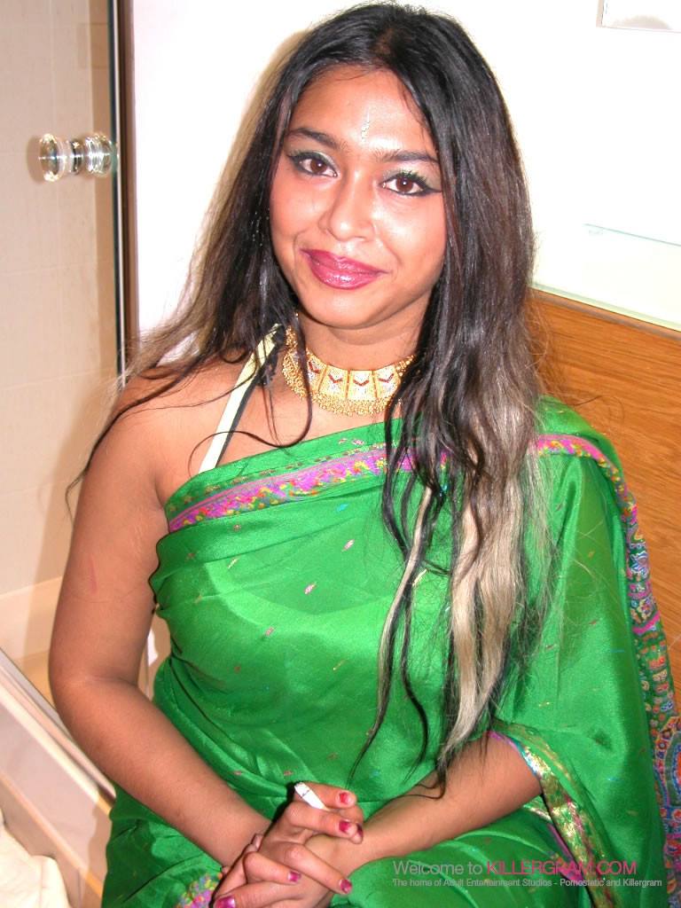 Indische Göttin Jasmine Sharma saugt einen riesigen schwarzen Schwanz
 #76460296