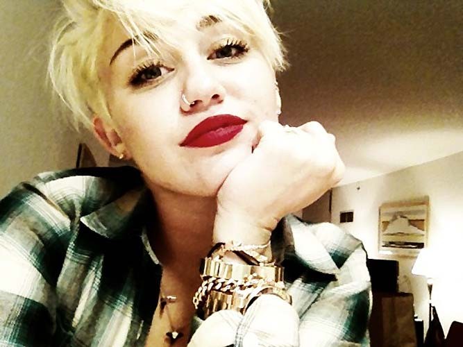 Miley Cyrus with new short haircut on private photos #75254817