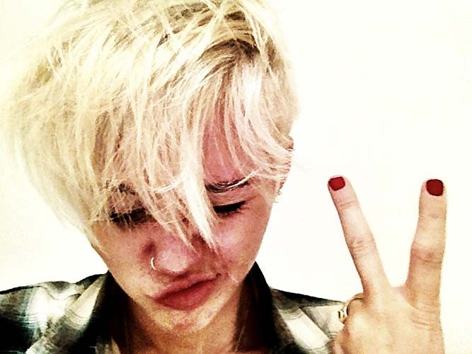 Miley cyrus con nuovo taglio di capelli corto su foto private
 #75254822