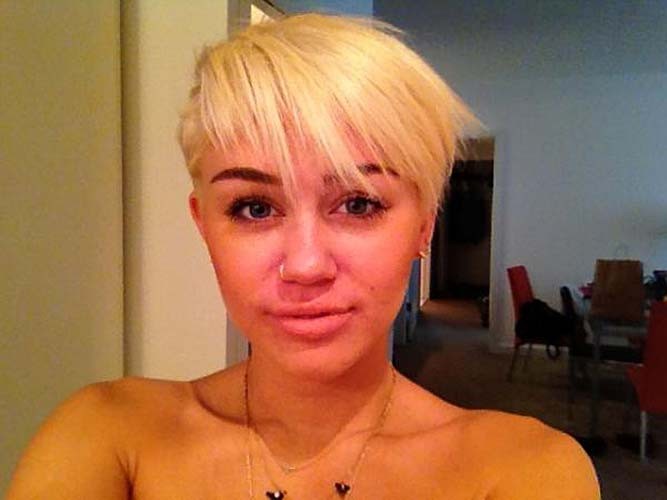 Miley Cyrus mit neuem Kurzhaarschnitt auf privaten Fotos
 #75254829