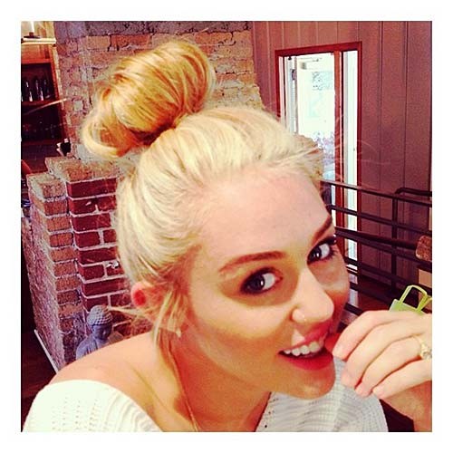 Miley cyrus avec une nouvelle coupe de cheveux courte sur des photos privées
 #75254851