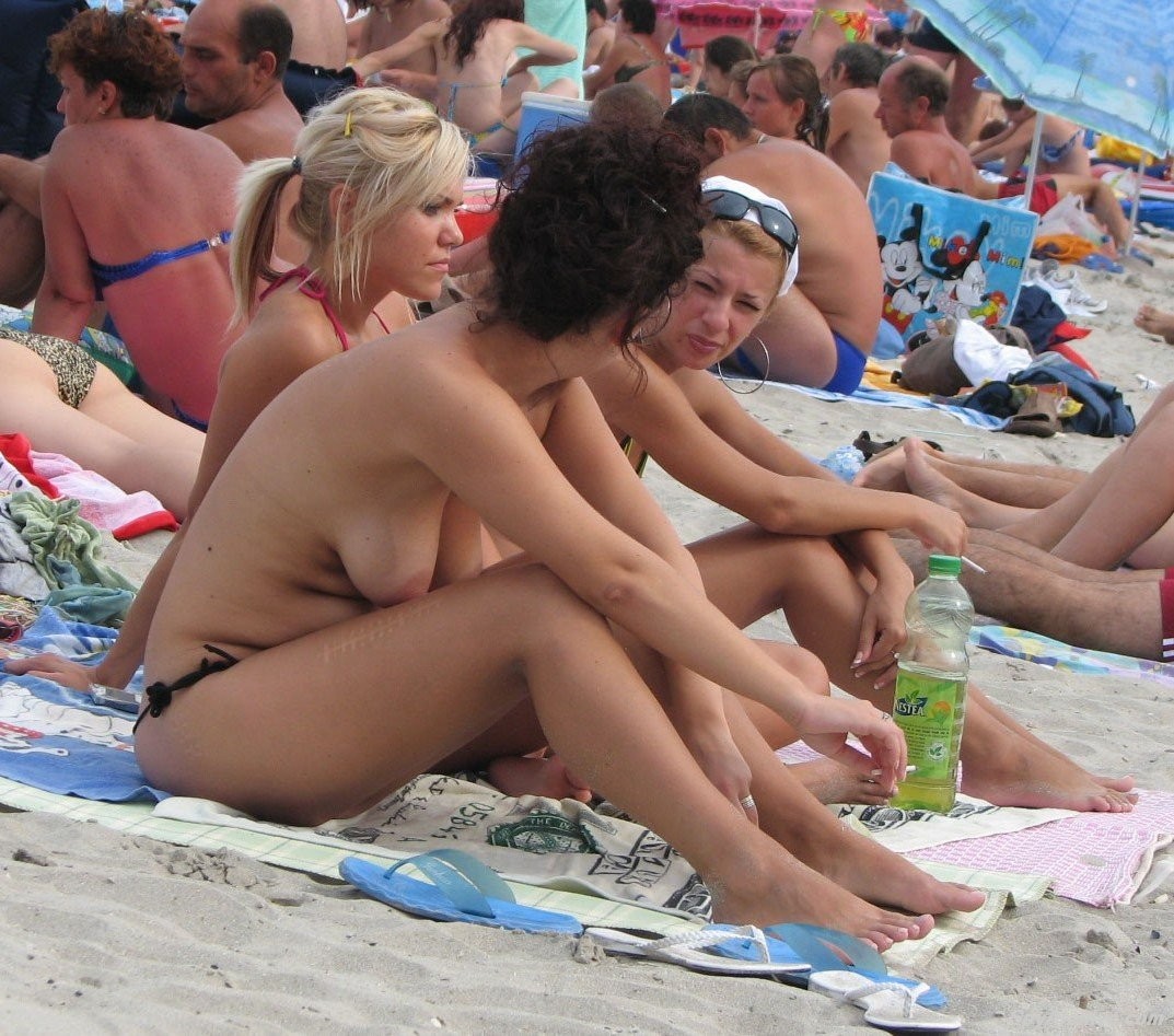 Nice mix of nude candid pictures taken on the beach #67098170