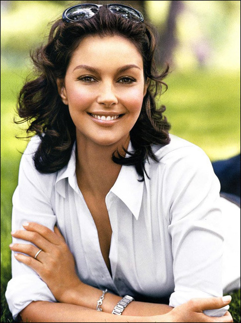 Celebrity Ashley Judd perfect smile and sexy body glamour pics #75415233