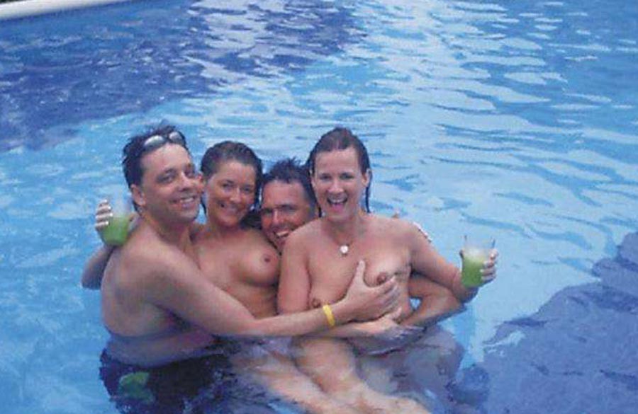 Richtig betrunkene Amateur-Mädchen auf einer Pool-Party
 #76396345