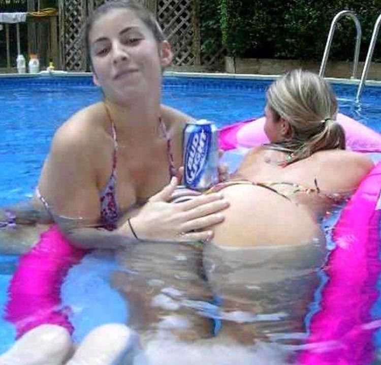 Richtig betrunkene Amateur-Mädchen auf einer Pool-Party
 #76396373