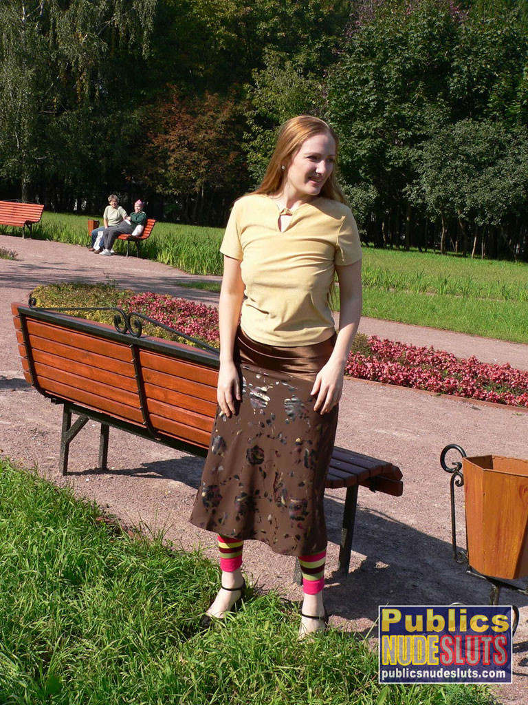 Very sexy redhead flashing in the park