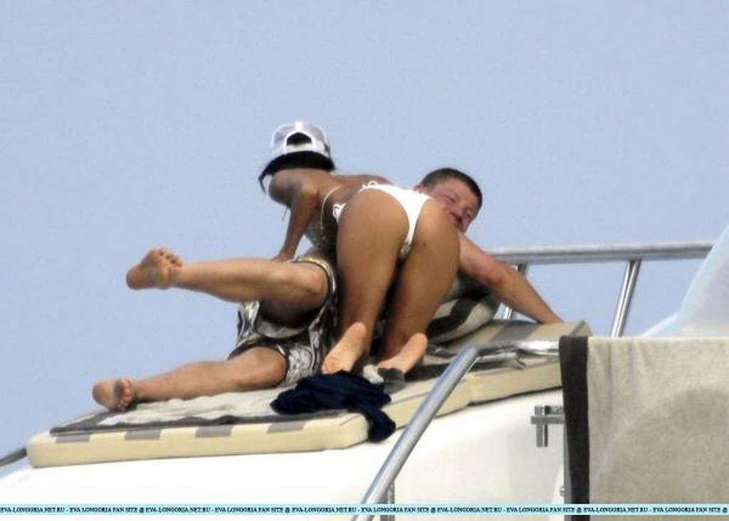 Eva Longoria showing her hot body and sexy ass in bikini #75366118